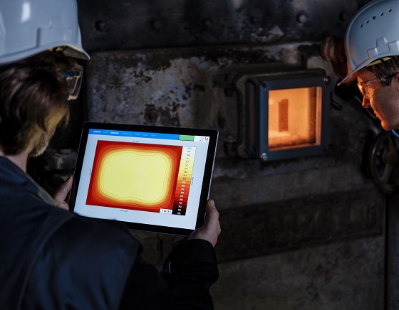 Ciągły pomiar rozkładu temperatury w przekroju komory paleniskowej AGAM